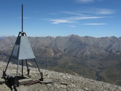 Summit trig, Mt Enys and the Craigieburn Range